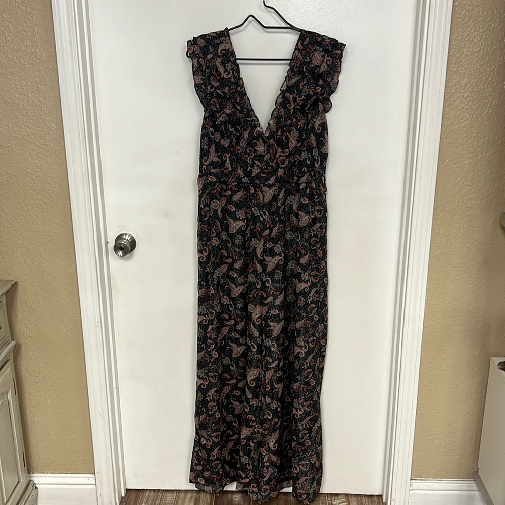 Super cute paisley jumpsuit, wide leg.